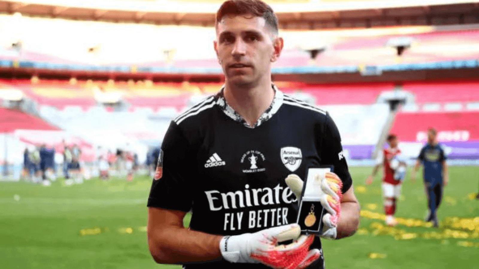 Emiliano Martinez's Net Worth, Early Life, Biography, Career, Family