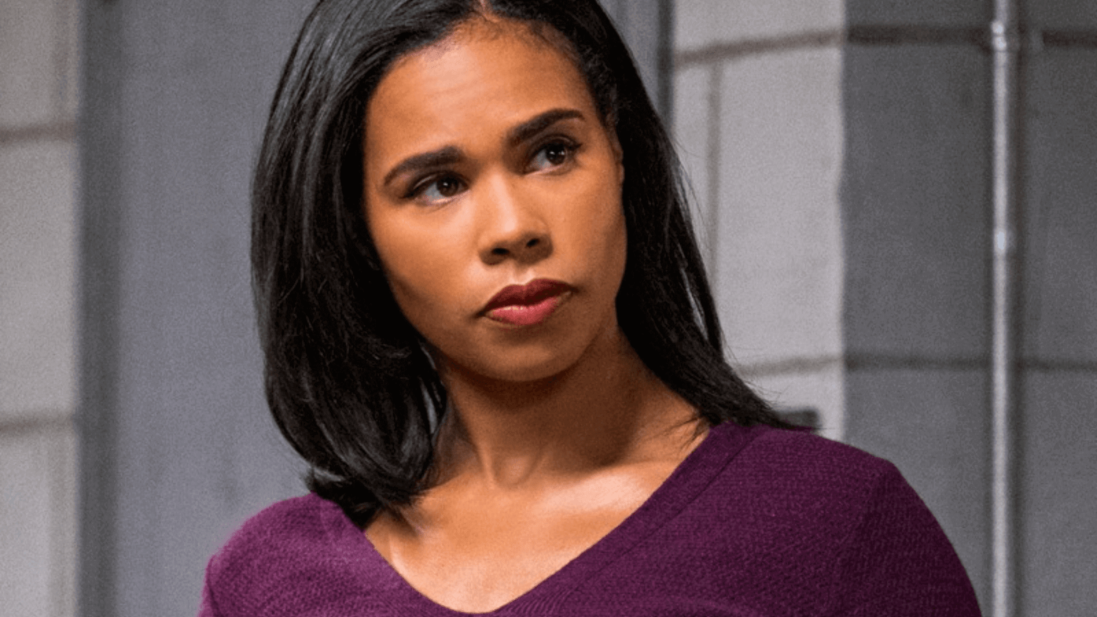 Roxy Sternberg's Net Worth, Age, Height, Career, Family, Boyfriend