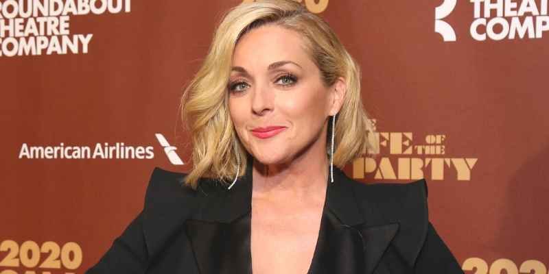 Jane Krakowski's Age, Height, Net Worth, Husband, Movie, Instagram & More!!